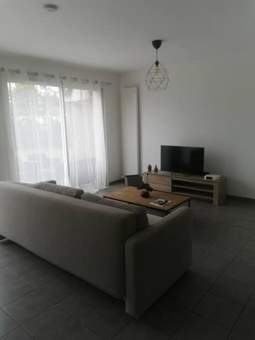 Jolie Maison Entiere Avec 3 Chambres Centre Ville Сент-Андре-де-Кюбзак Экстерьер фото